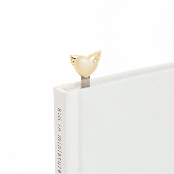 Metalmorphose 3D WINGED HEART (GOLD) BOOKMARK - Picture 1 of 6